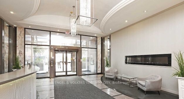 903-555 Yonge Street W, Toronto, ON, M4Y 3A6 - 2