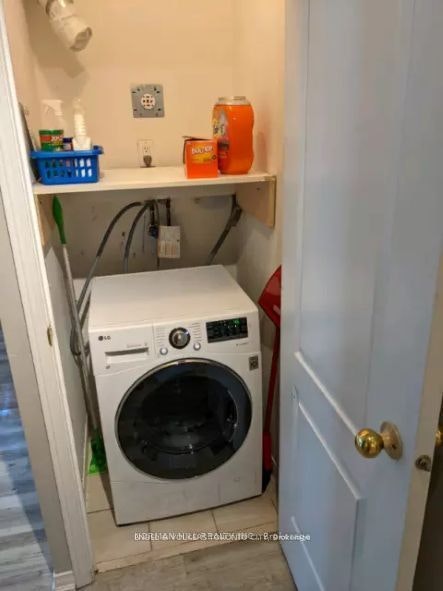 903-555 Yonge Street W, Toronto, ON, M4Y 3A6 - 11