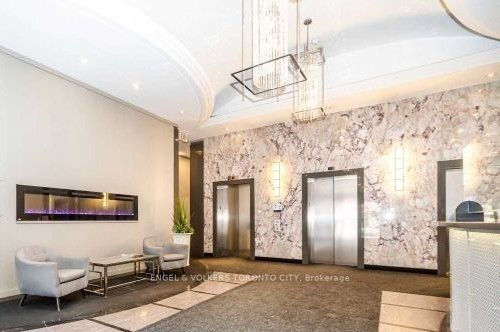 903-555 Yonge Street W, Toronto, ON, M4Y 3A6 - 3