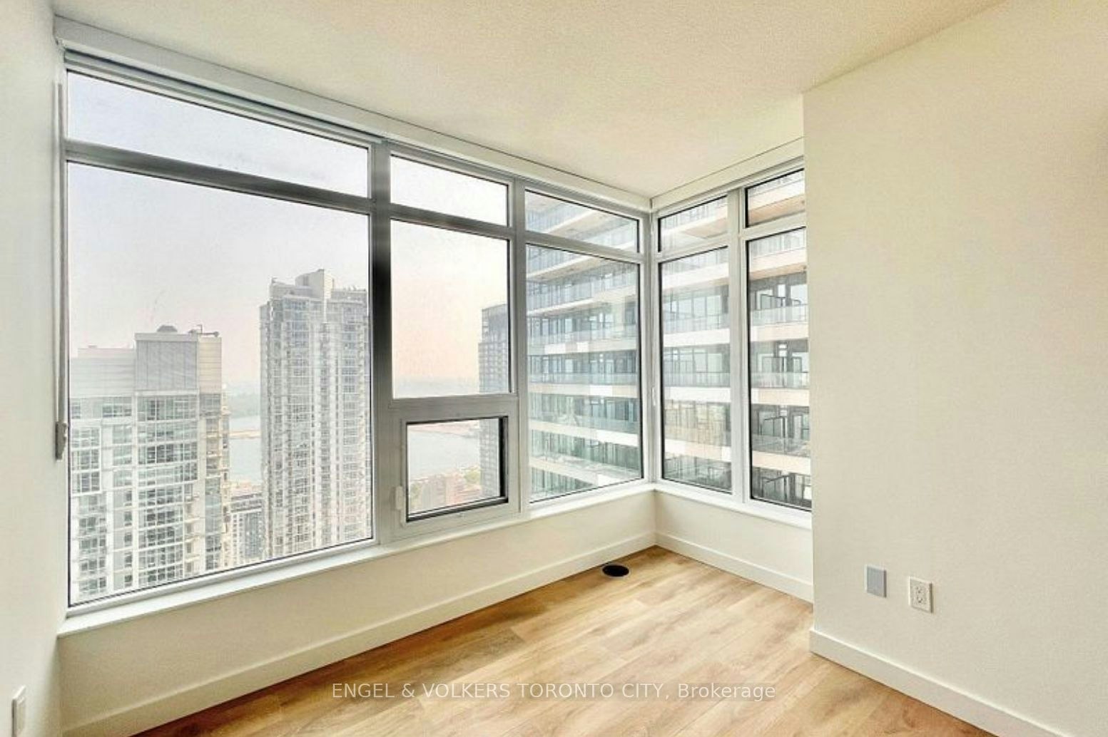 4801-1 Concord Cityplace Way, Toronto, ON, M5V 0X3 - 8