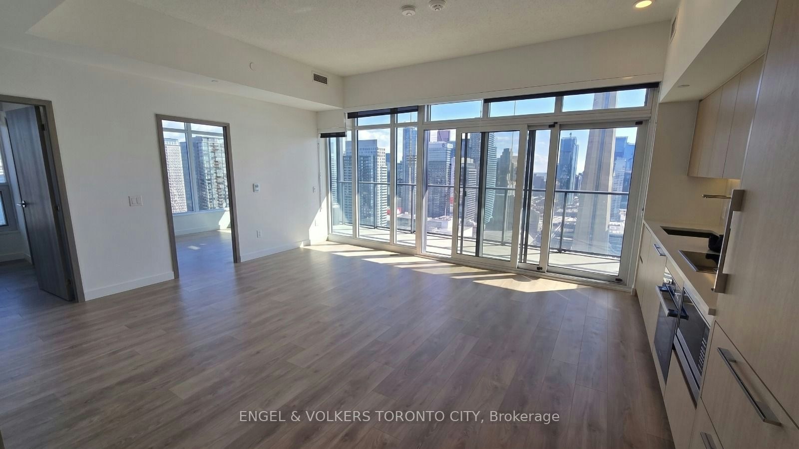 4801-1 Concord Cityplace Way, Toronto, ON, M5V 0X3 - 3