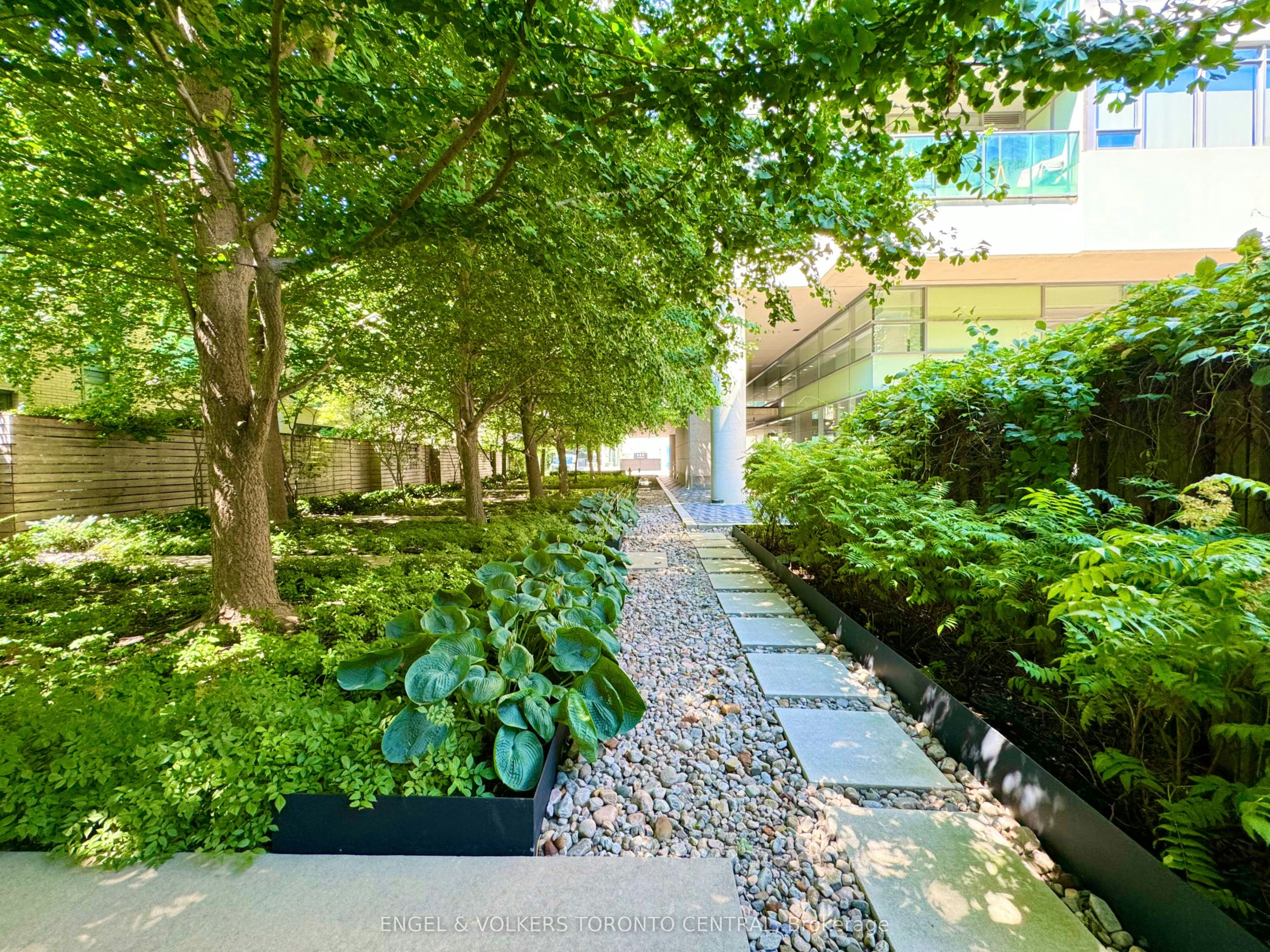 306-281 Mutual Street, Toronto, ON, M4Y 3C4 - 31