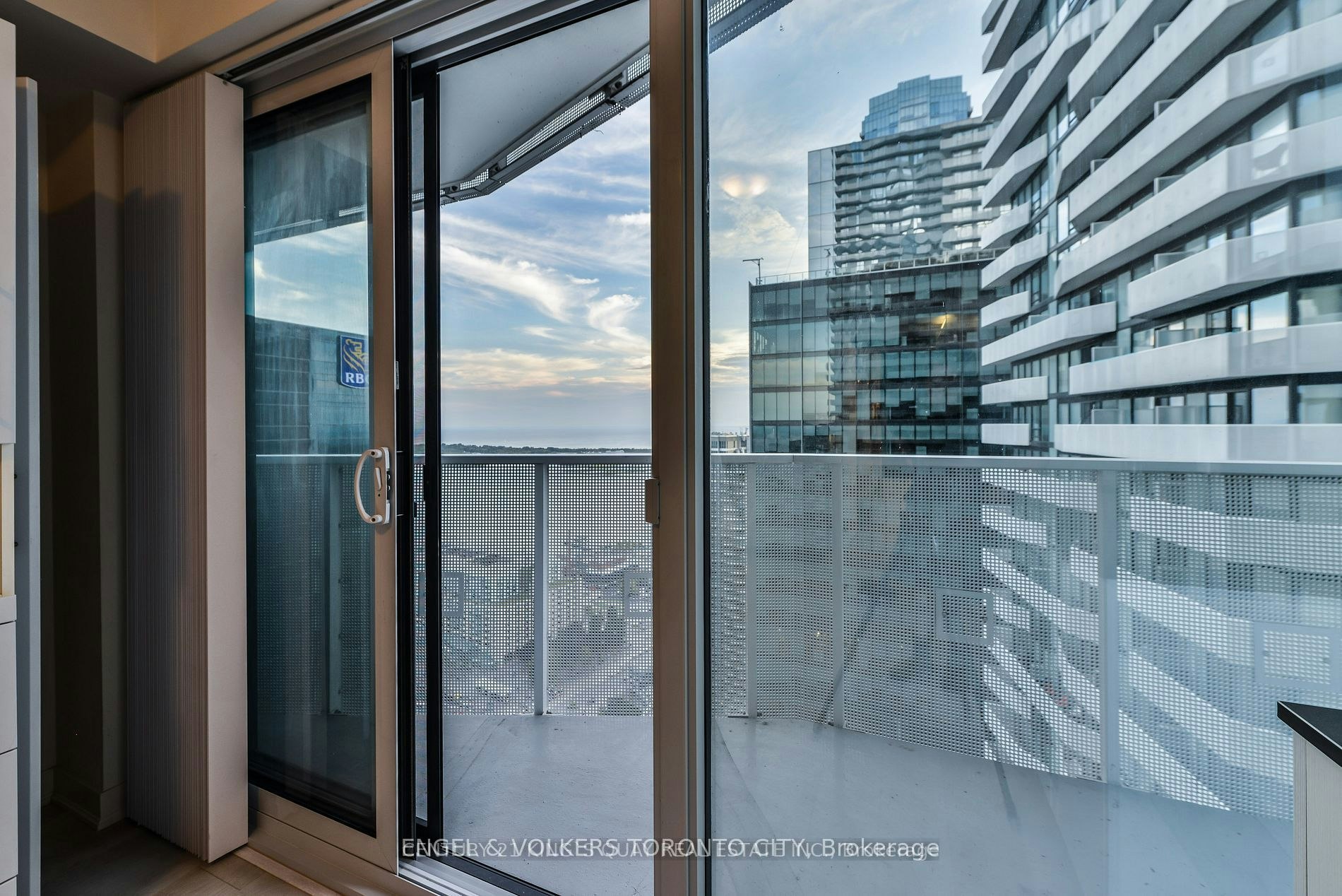 4111-88 Harbour Street, Toronto, ON, M5J 0C3 - 7