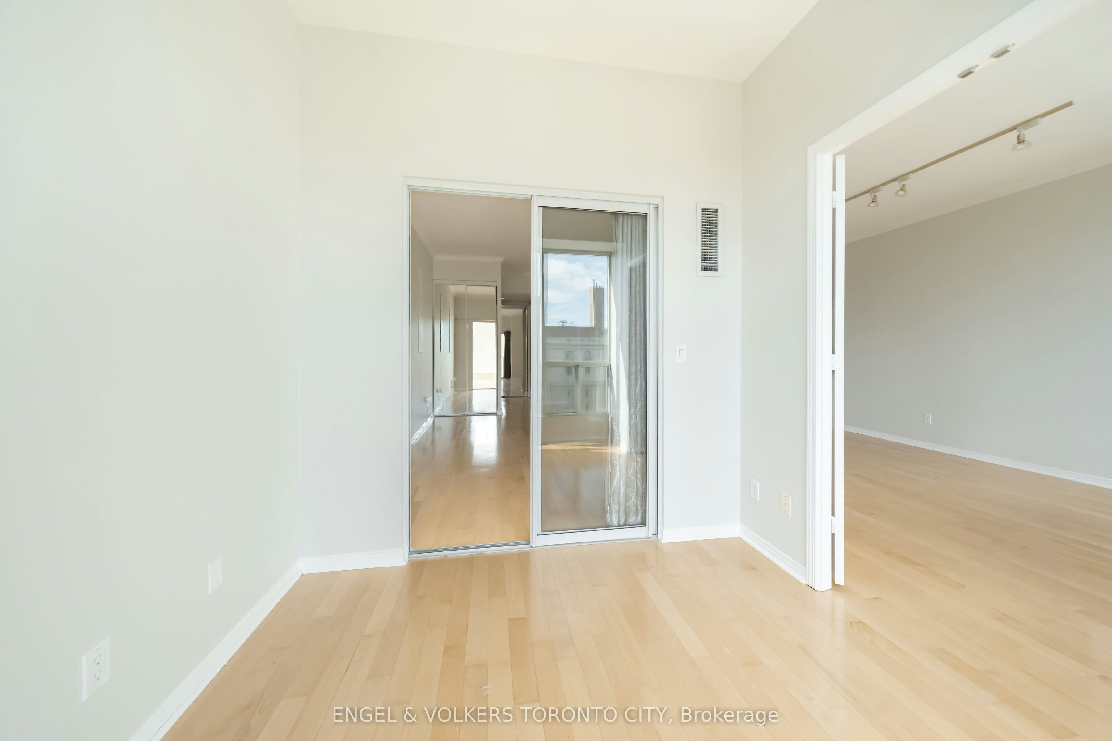 1817-7 King Street E, Toronto, ON, M5C 3C5 - 22