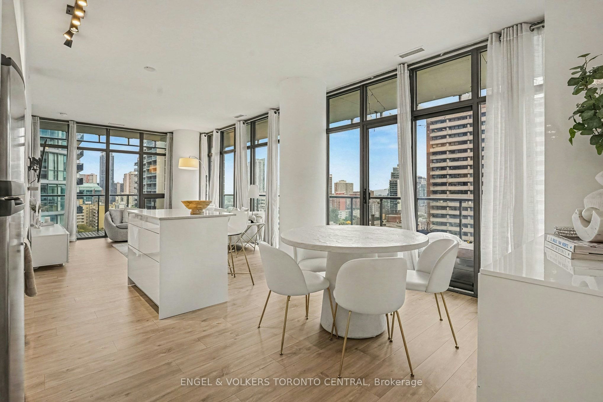 1503-33 Charles Street E, Toronto, ON, M4Y 1R9 - 3