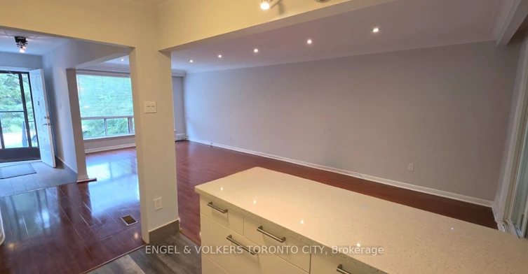 171 Brighton Avenue, Toronto, ON, M3H 4E3 - 4