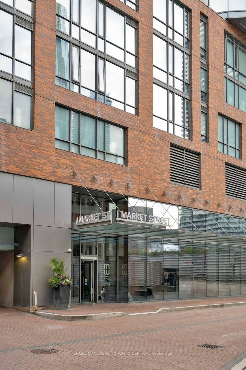 2405-1 Market Street, Toronto, ON, M5E 0A2
