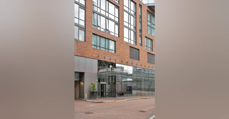 2405-1 Market Street, Toronto, ON, M5E 0A2