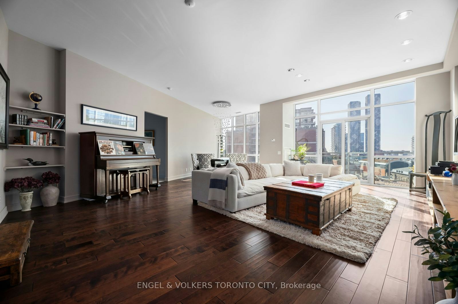 S817-112 George Street, Toronto, ON, M5A 2M5