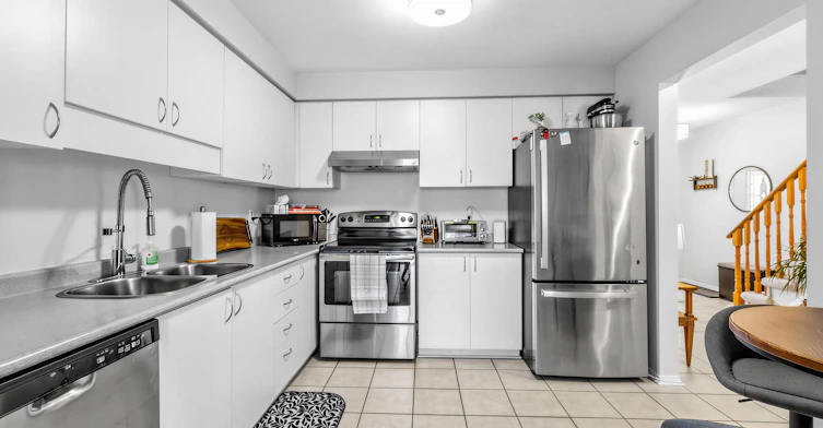 15 Fulton Crescent, Whitby, ON, L1R 2C8 - 6