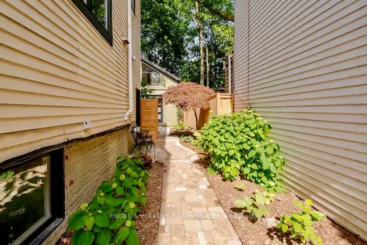 31 Elmer Avenue Garden, Toronto, ON, M4L 3R6 - 16
