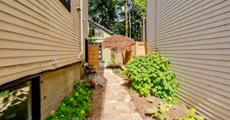 31 Elmer Avenue Garden, Toronto, ON, M4L 3R6 - 16