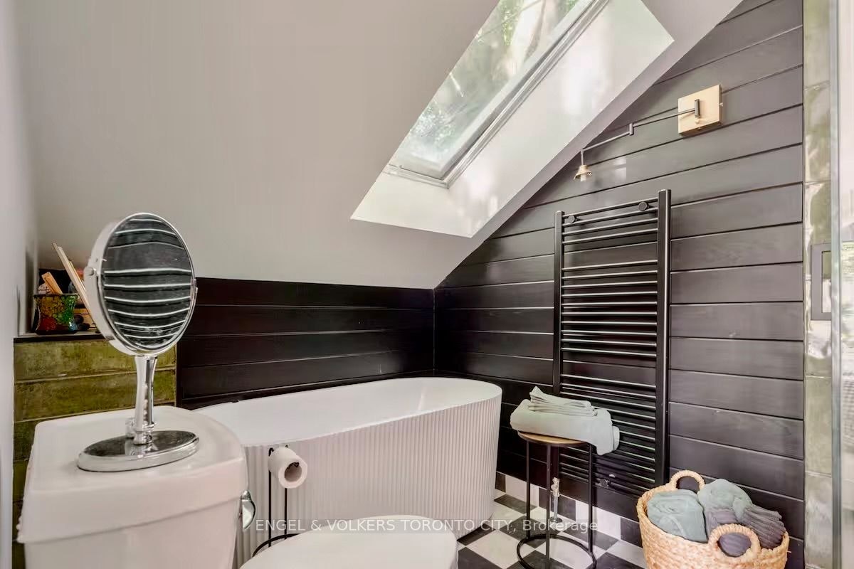 31 Elmer Avenue Garden, Toronto, ON, M4L 3R6 - 12