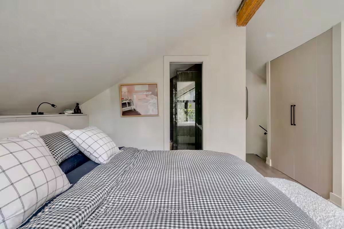 31 Elmer Avenue Garden, Toronto, ON, M4L 3R6 - 11