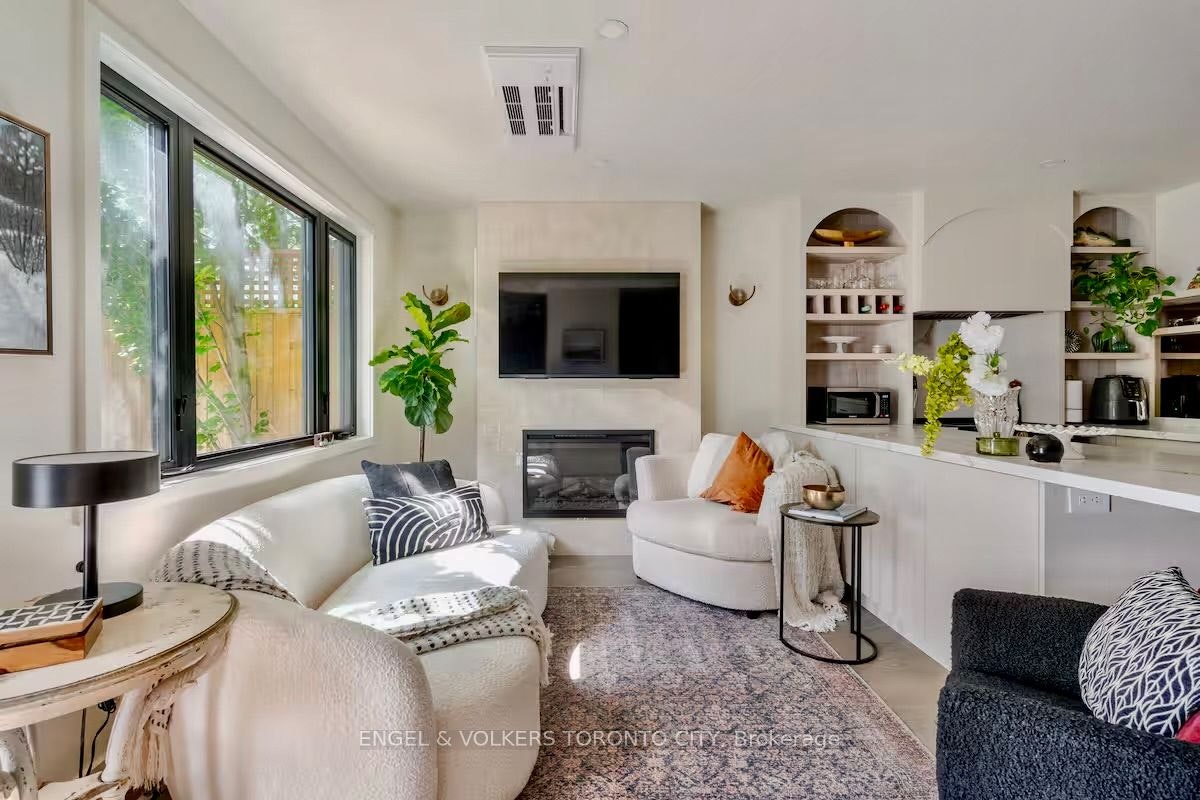 31 Elmer Avenue Garden, Toronto, ON, M4L 3R6 - 4