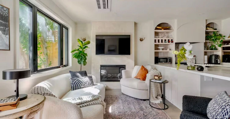 31 Elmer Avenue Garden, Toronto, ON, M4L 3R6 - 4