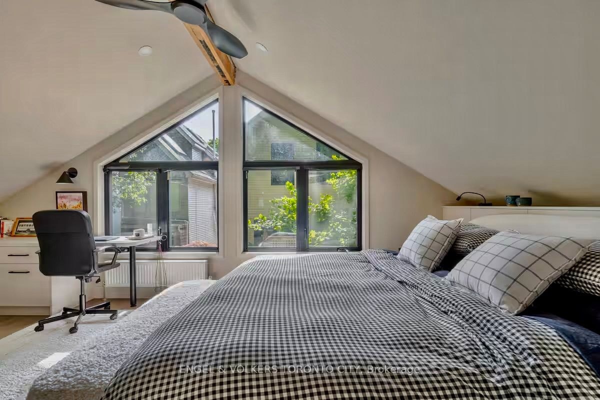 31 Elmer Avenue Garden, Toronto, ON, M4L 3R6 - 9