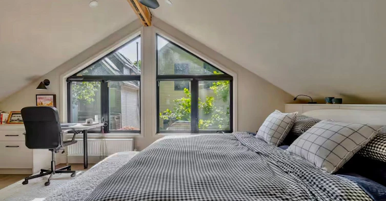 31 Elmer Avenue Garden, Toronto, ON, M4L 3R6 - 9