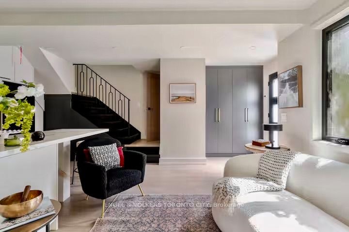 31 Elmer Avenue Garden, Toronto, ON, M4L 3R6 - 6