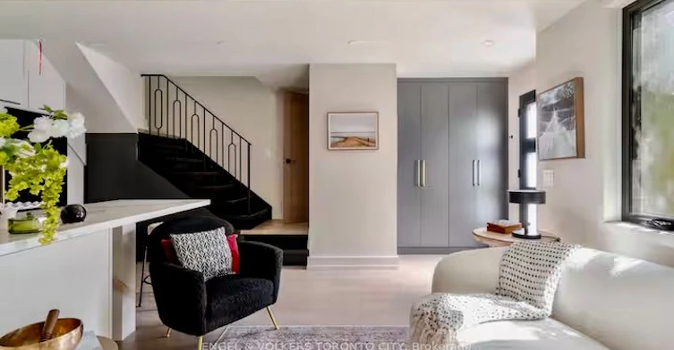 31 Elmer Avenue Garden, Toronto, ON, M4L 3R6 - 6