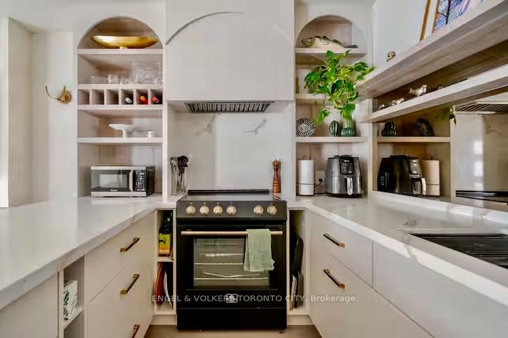 31 Elmer Avenue Garden, Toronto, ON, M4L 3R6 - 3