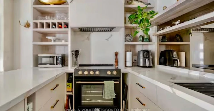 31 Elmer Avenue Garden, Toronto, ON, M4L 3R6 - 3