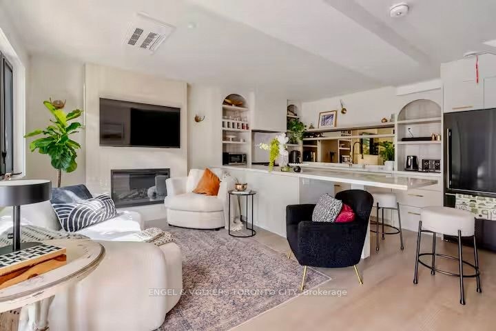 31 Elmer Avenue Garden, Toronto, ON, M4L 3R6