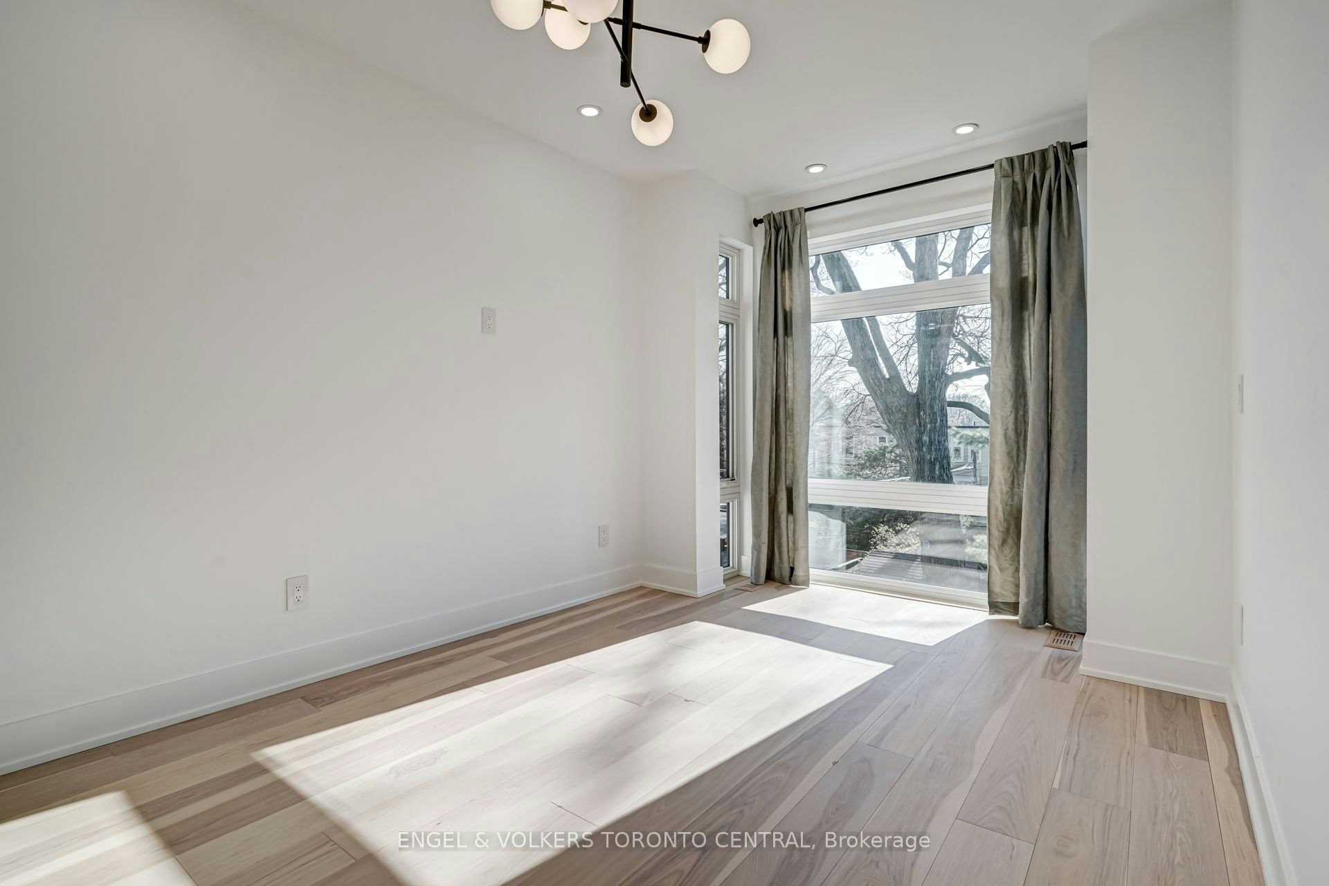 230 Willow Avenue, Toronto, ON, M4E 3K7 - 11