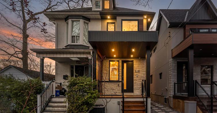 230 Willow Avenue, Toronto, ON, M4E 3K7