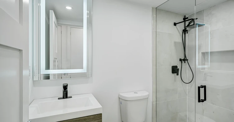 230 Willow Avenue, Toronto, ON, M4E 3K7 - 24