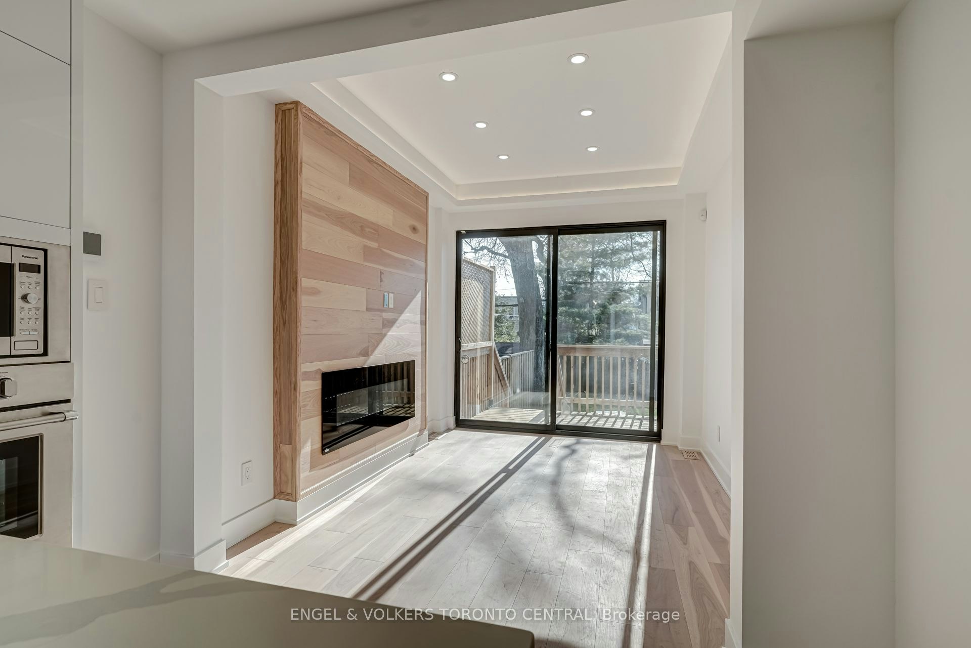 230 Willow Avenue, Toronto, ON, M4E 3K7 - 8