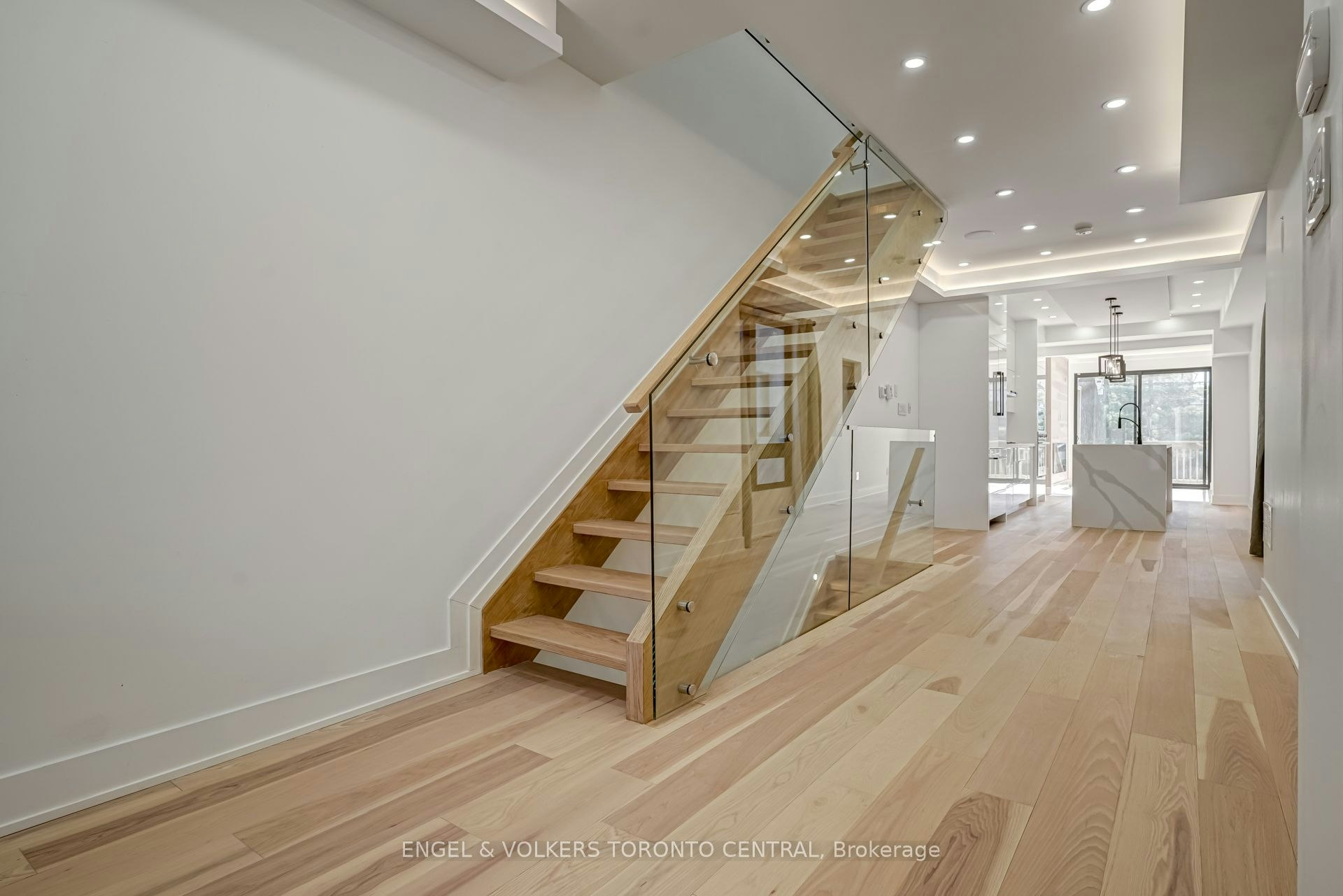 230 Willow Avenue, Toronto, ON, M4E 3K7 - 5