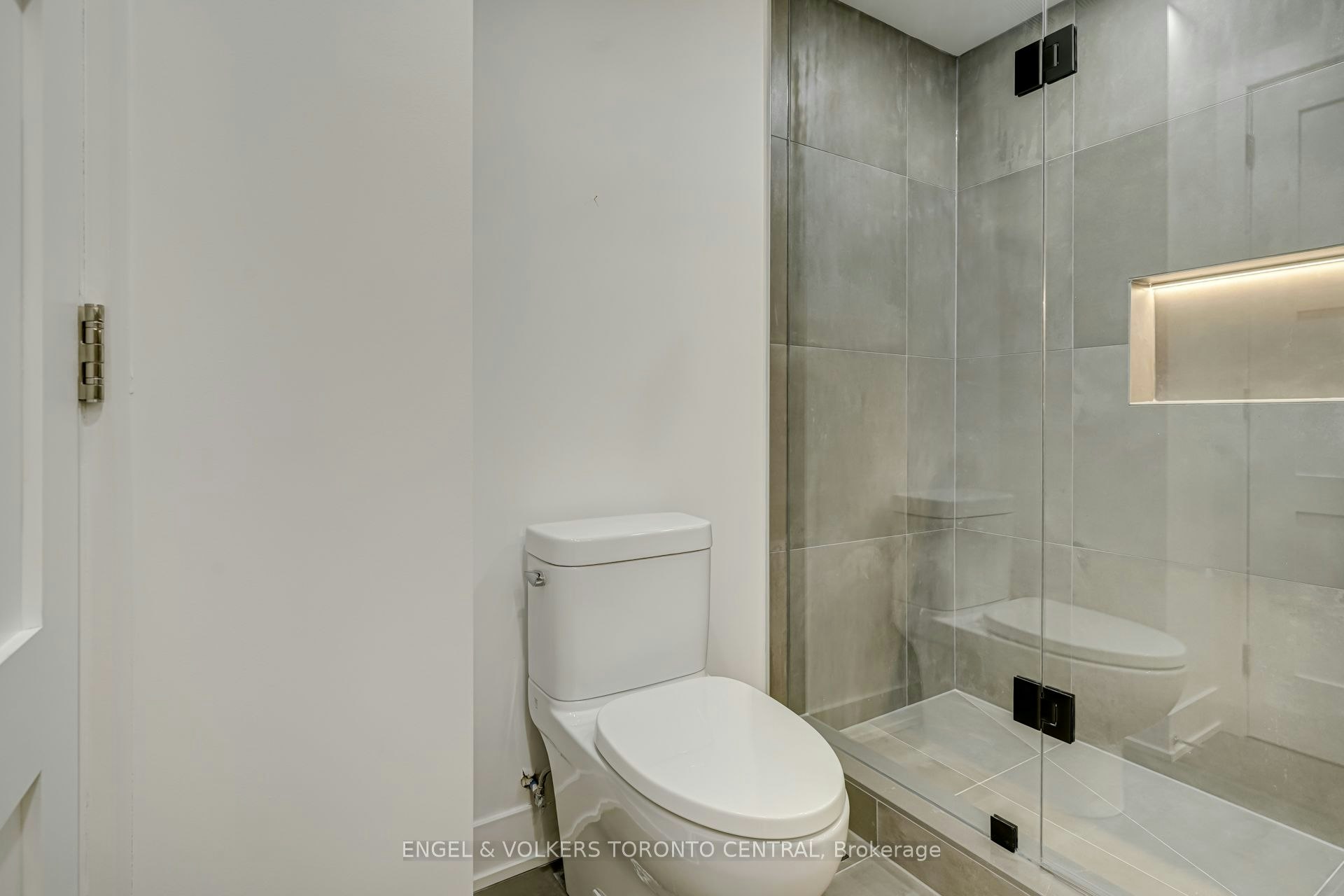 230 Willow Avenue, Toronto, ON, M4E 3K7 - 14