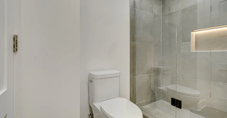 230 Willow Avenue, Toronto, ON, M4E 3K7 - 14