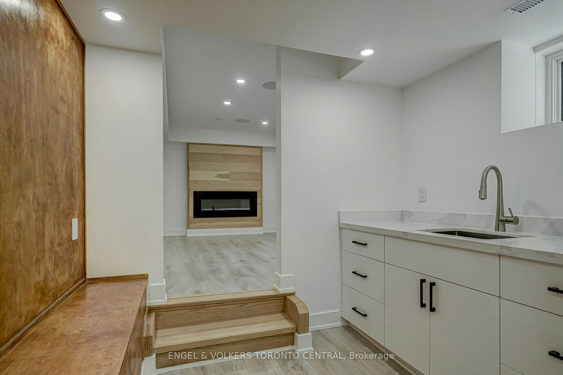 230 Willow Avenue, Toronto, ON, M4E 3K7 - 22