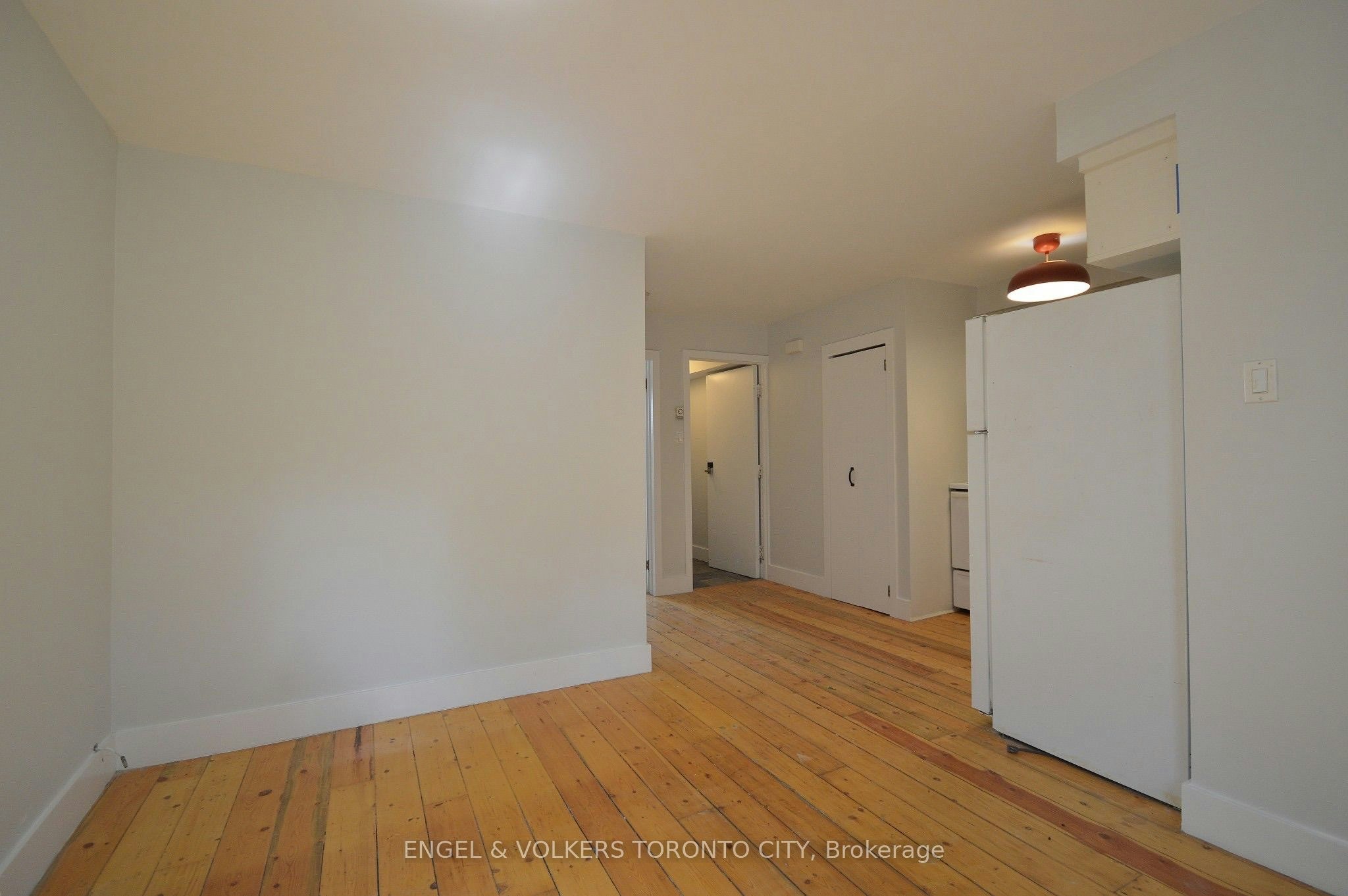 1801 Dundas Main & Basement Street E, Toronto, ON, M4L 1M4 - 6
