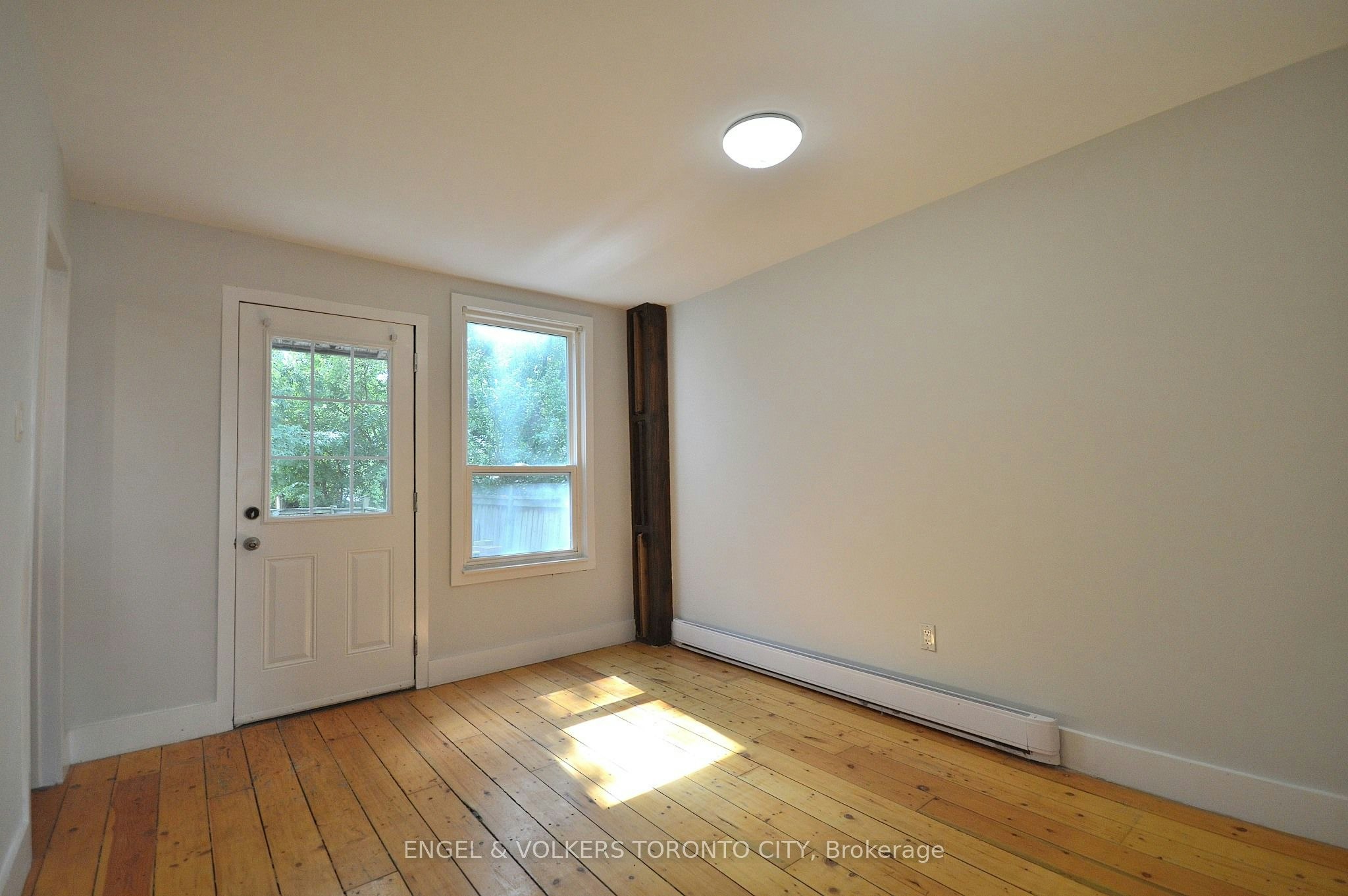 1801 Dundas Main & Basement Street E, Toronto, ON, M4L 1M4 - 7