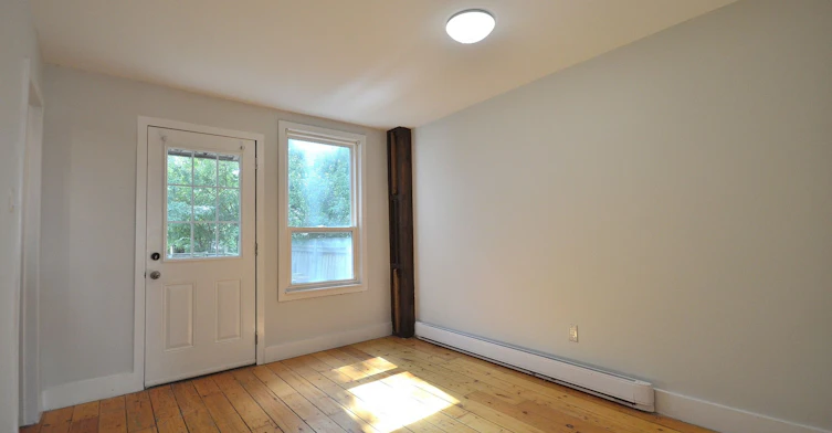 1801 Dundas Main & Basement Street E, Toronto, ON, M4L 1M4 - 7