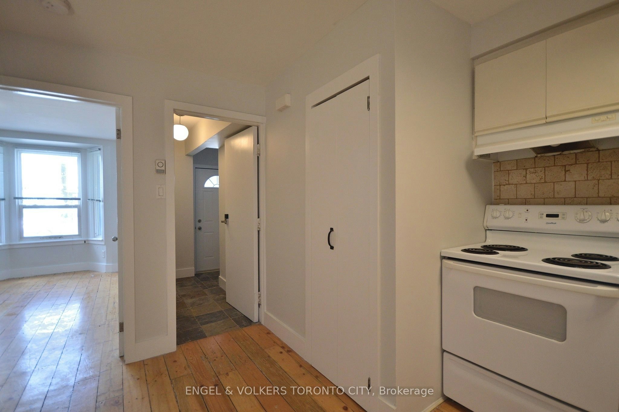 1801 Dundas Main & Basement Street E, Toronto, ON, M4L 1M4 - 3