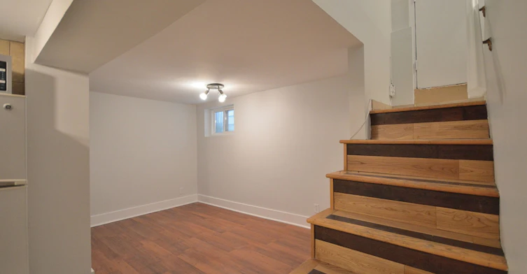 1801 Dundas Main & Basement Street E, Toronto, ON, M4L 1M4 - 12