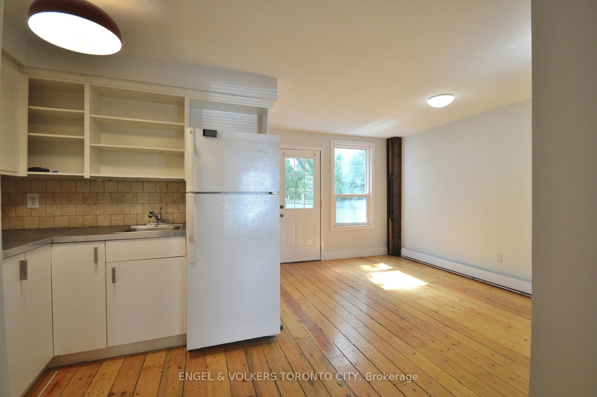 1801 Dundas Main & Basement Street E, Toronto, ON, M4L 1M4 - 4