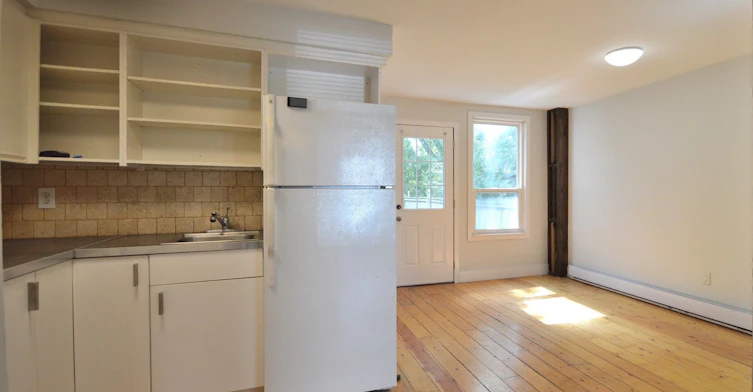1801 Dundas Main & Basement Street E, Toronto, ON, M4L 1M4 - 4