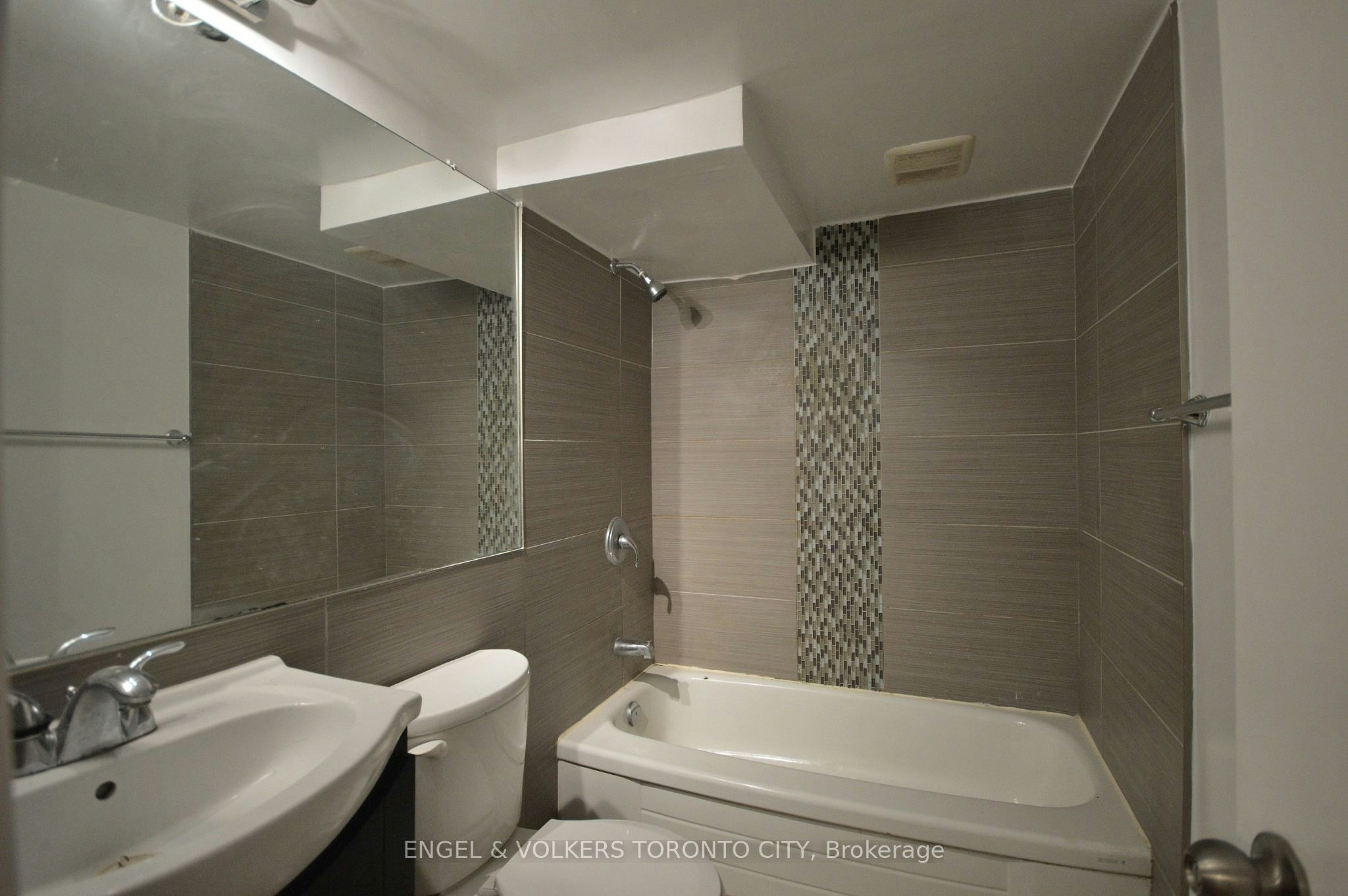 1801 Dundas Main & Basement Street E, Toronto, ON, M4L 1M4 - 18