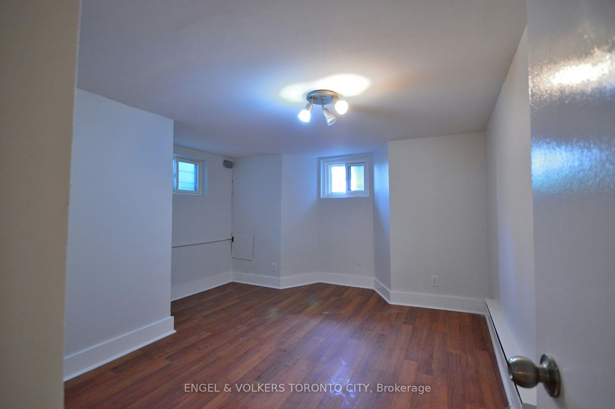 1801 Dundas Main & Basement Street E, Toronto, ON, M4L 1M4 - 17