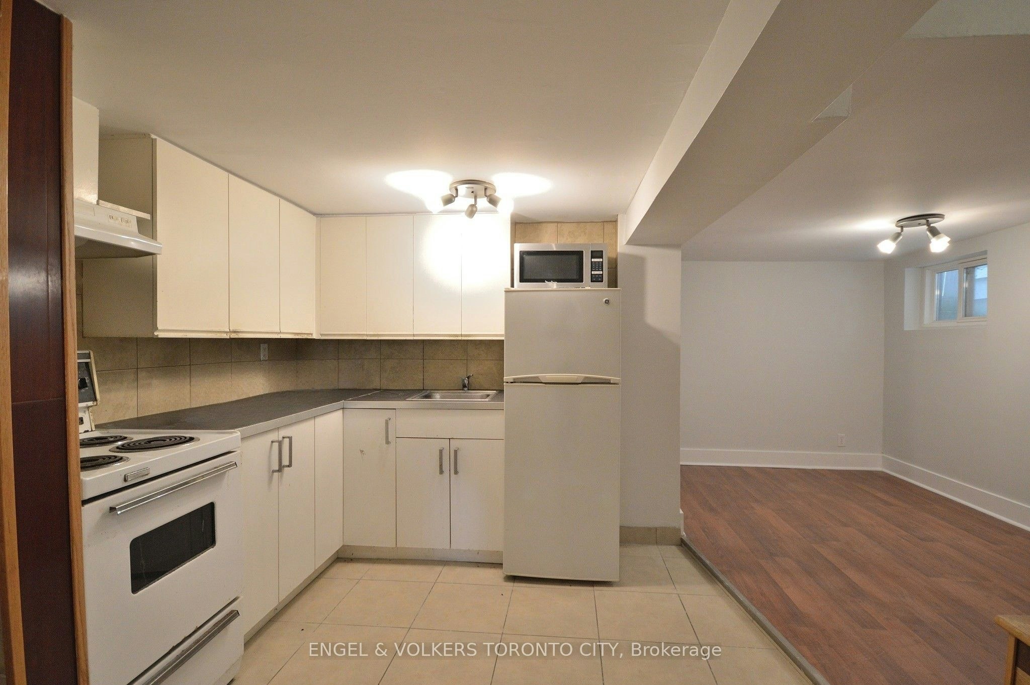 1801 Dundas Main & Basement Street E, Toronto, ON, M4L 1M4 - 13