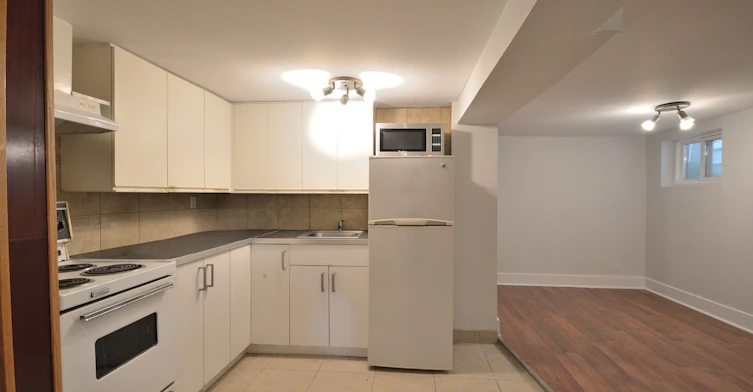 1801 Dundas Main & Basement Street E, Toronto, ON, M4L 1M4 - 13