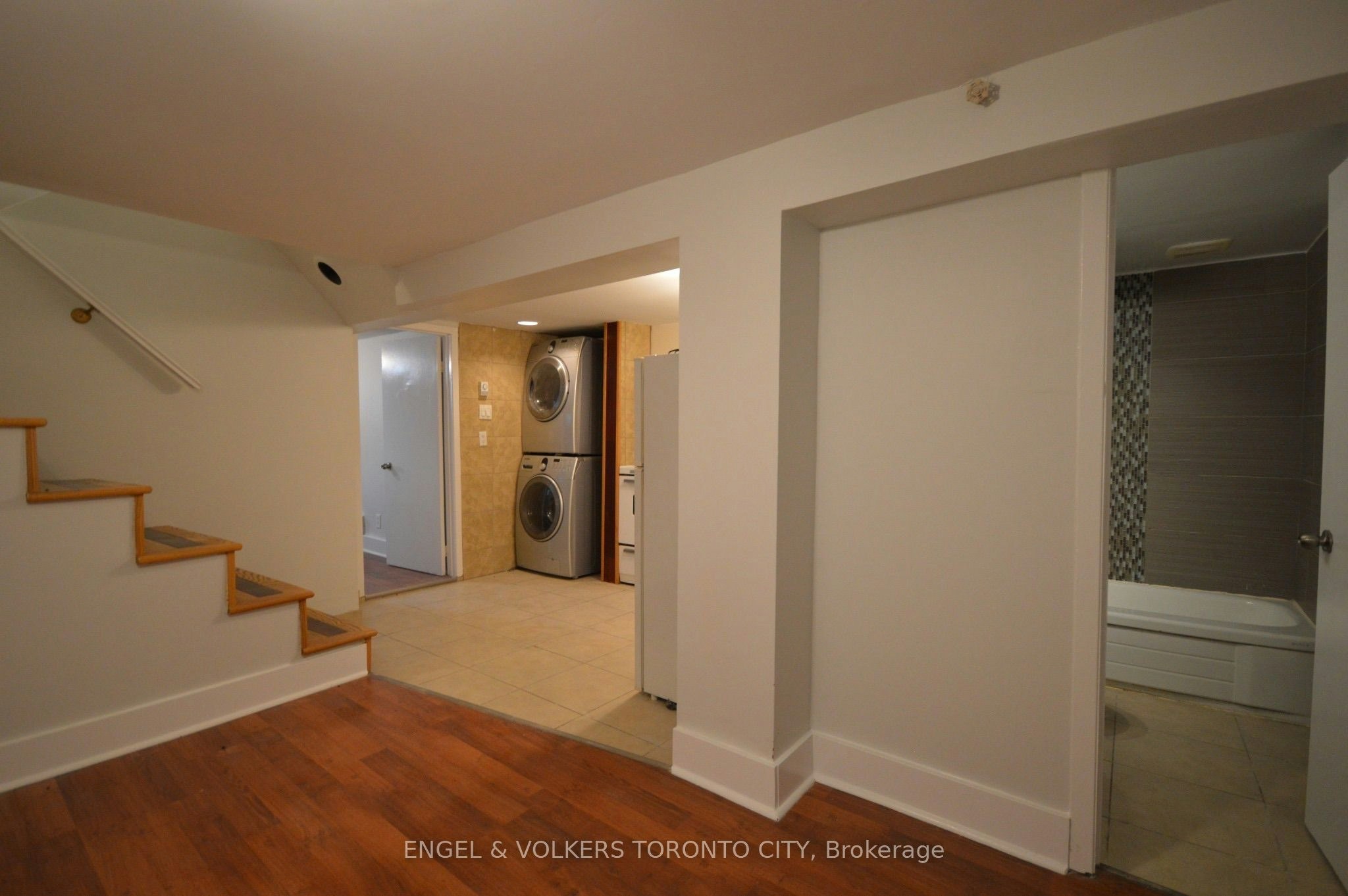 1801 Dundas Main & Basement Street E, Toronto, ON, M4L 1M4 - 15