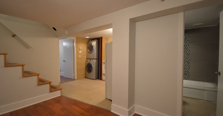1801 Dundas Main & Basement Street E, Toronto, ON, M4L 1M4 - 15