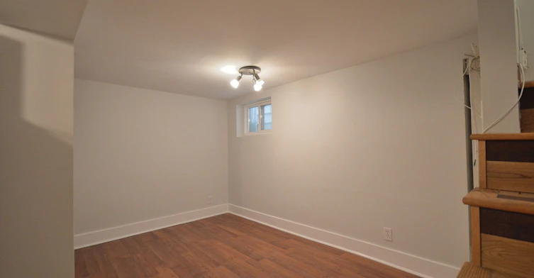 1801 Dundas Main & Basement Street E, Toronto, ON, M4L 1M4 - 14