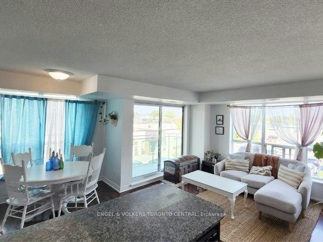 330-60 Fairfax Crescent, Toronto, ON, M1L 0E1 3